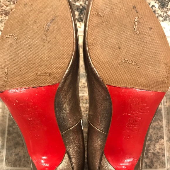 Christian Louboutin gold heels 38.5 - Picture 3 of 7